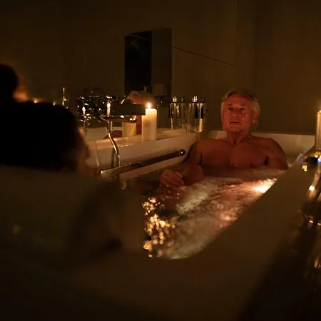 Sensual Luxury Private Jacuzzi & Sauna For Couples Appartement