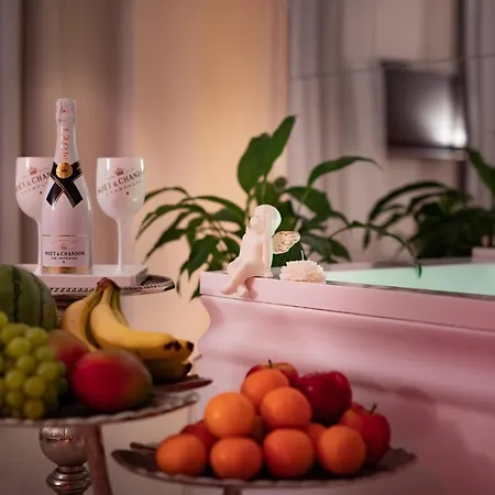 Sensual Luxury Private Jacuzzi & Sauna For Couples Apartamento Poznań