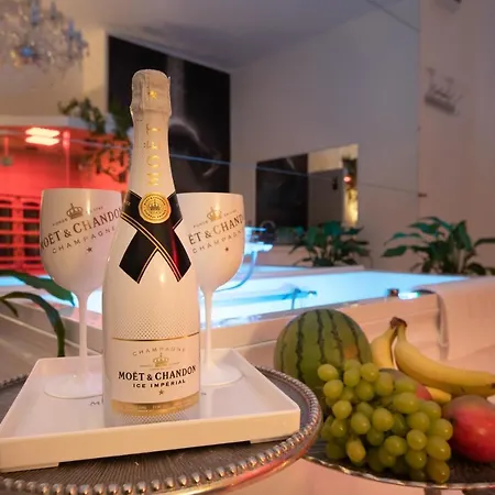 Apartmán Old Town Spa Suite Private Jacuzzi & Sauna For Couples Poznaň