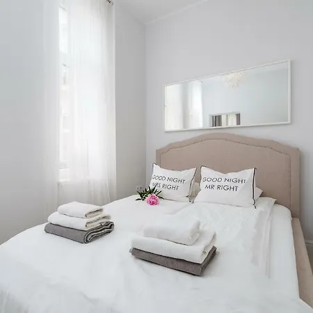 Old Town Spa Suite Private Jacuzzi & Sauna For Couples Apartmán