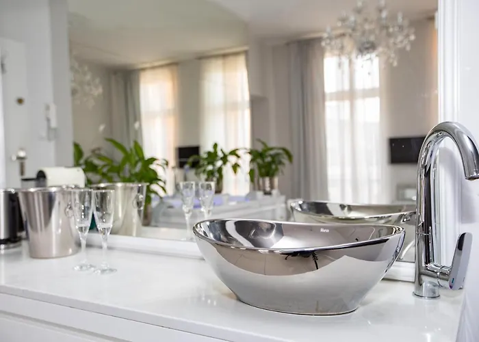 Sensual Luxury Private Jacuzzi & Sauna For Couples Lägenhet *