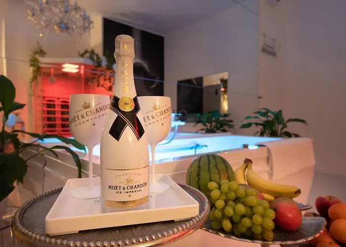 Lägenhet Sensual Luxury Private Jacuzzi & Sauna For Couples Poznań