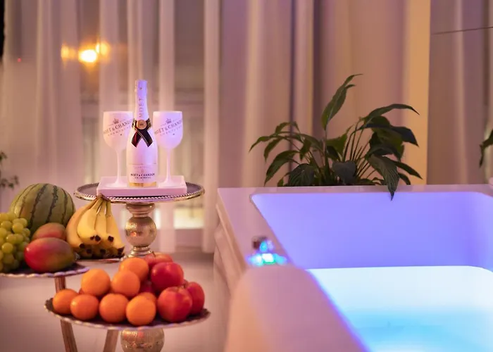 Sensual Luxury Private Jacuzzi & Sauna For Couples Lägenhet *