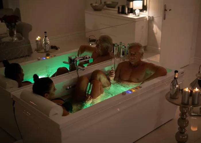 Apartamento Sensual Luxury Private Jacuzzi & Sauna For Couples